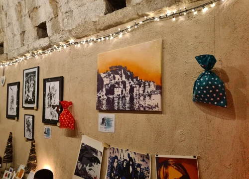 Fotografija 9 - Prodajna izložba u čarobnom ambijentu: U Azimutu otvoren još jedan 'Božićni tinel'