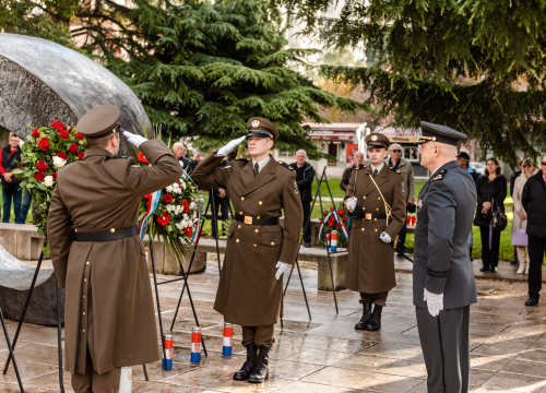 Polaganjem vijenaca i mimohodom 15. domobranska pukovnija obilježila 30 godina od osnutka