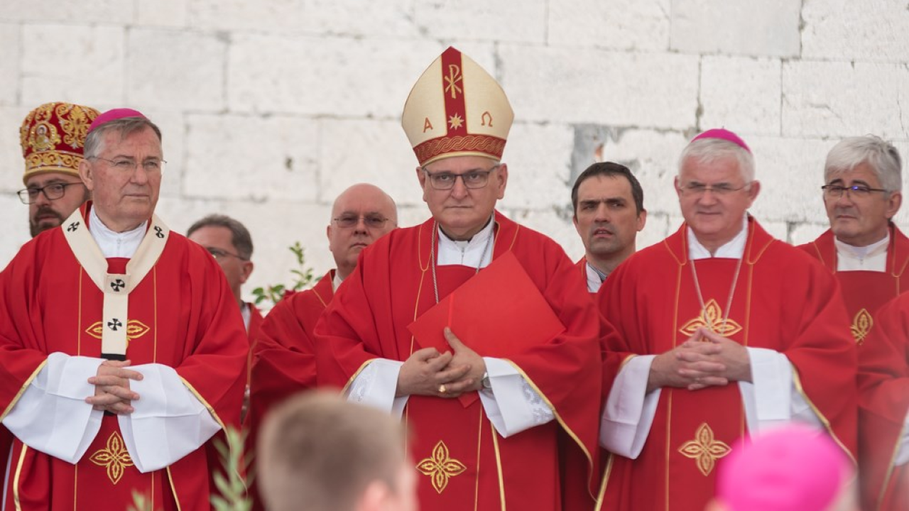 Božićna poruka i čestitka građanima šibenskog biskupa Tomislava Rogića