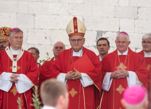 Božićna poruka i čestitka građanima šibenskog biskupa Tomislava Rogića