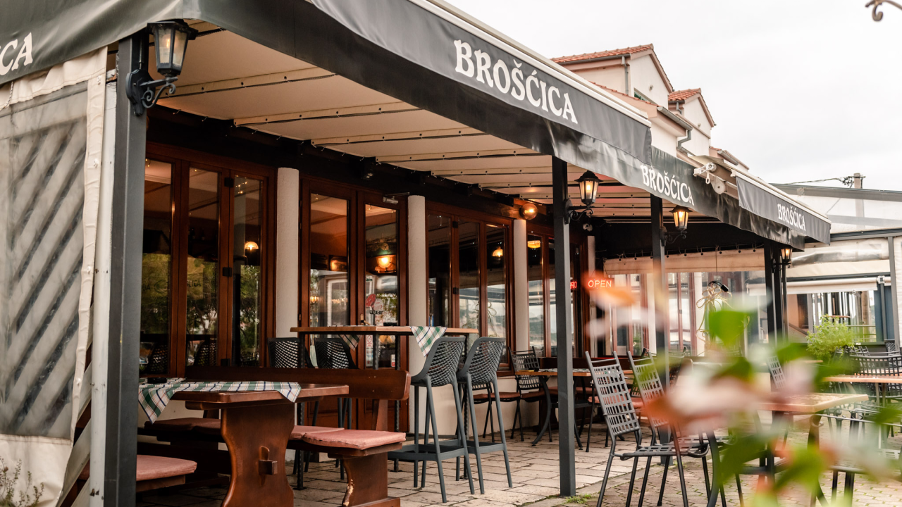 Posjetite konobu Brošćica u Tisnom i uživajte u njihovim ukusnim specijalitetima!