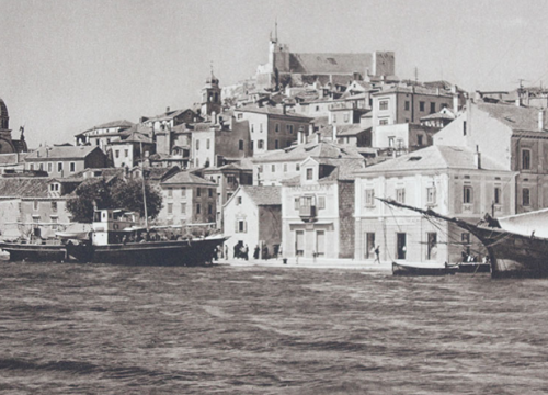 Na svjetski poznatoj stranici objavljene fotografije Šibenika snimljene u razmaku 100 godina