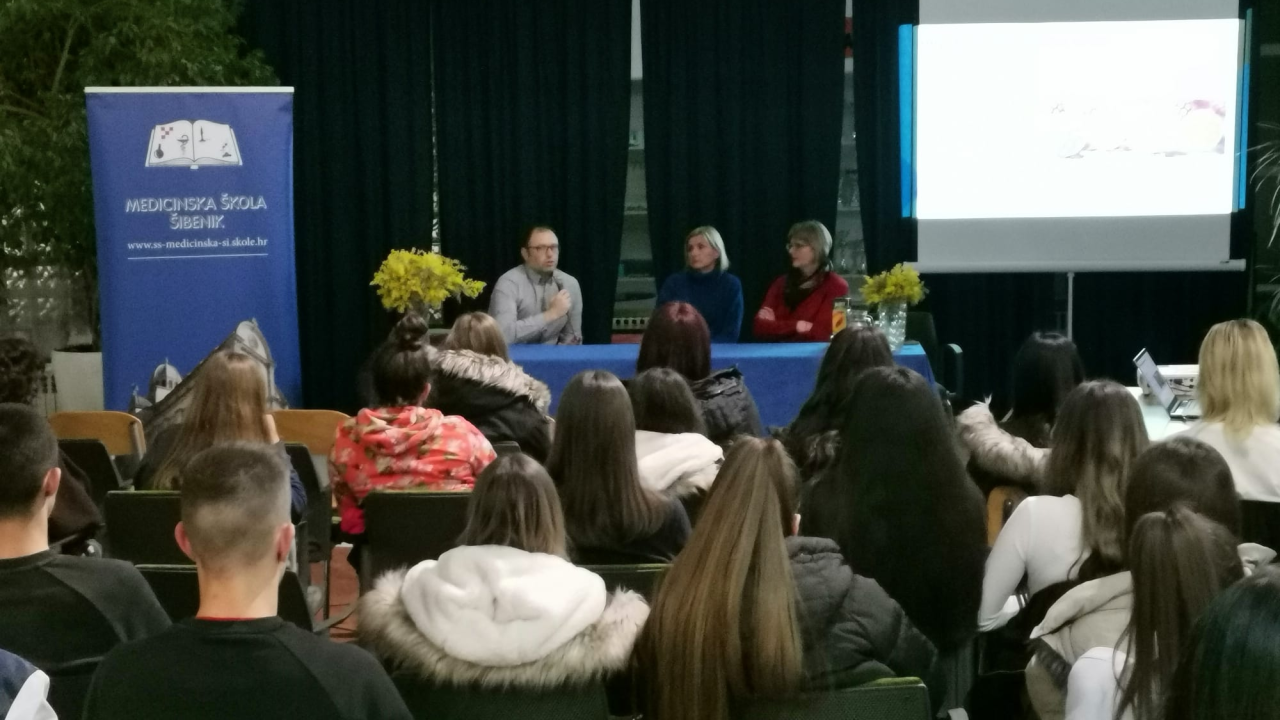 U povodu Dana mimoza i Nacionalnog dana borbe protiv karcinoma vrata maternice održana tribina u Medicinskoj školi