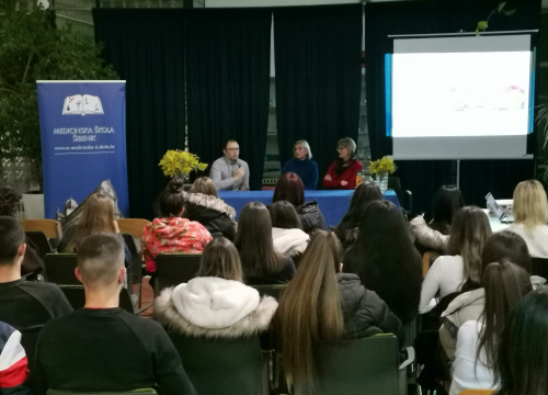 Fotografija 1 - U povodu Dana mimoza i Nacionalnog dana borbe protiv karcinoma vrata maternice održana tribina u Medicinskoj školi