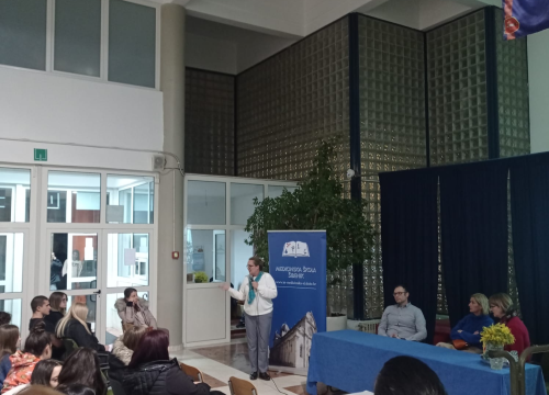 Fotografija 3 - U povodu Dana mimoza i Nacionalnog dana borbe protiv karcinoma vrata maternice održana tribina u Medicinskoj školi