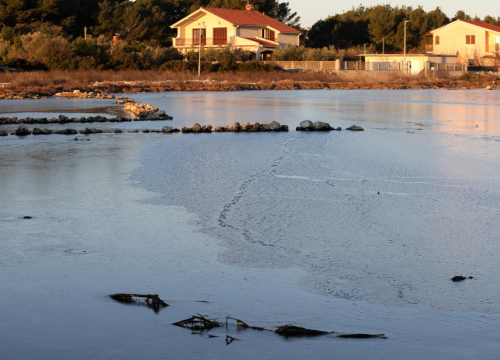 Zaleđena površina mora u jezeru Solina kod Zablaća!
