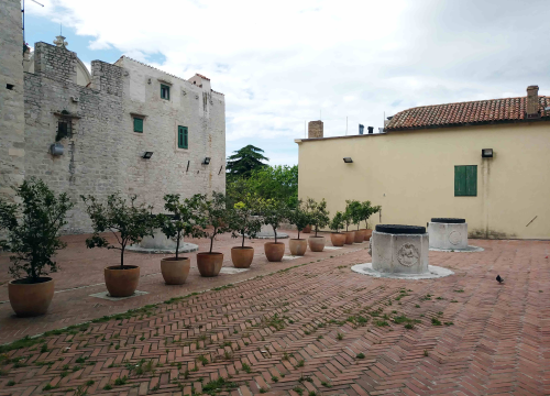 Kako su žedni Šibenčani iz Korčule dovukli graditelja cisterni Jakova Correra da im sagradi Četiri bunara