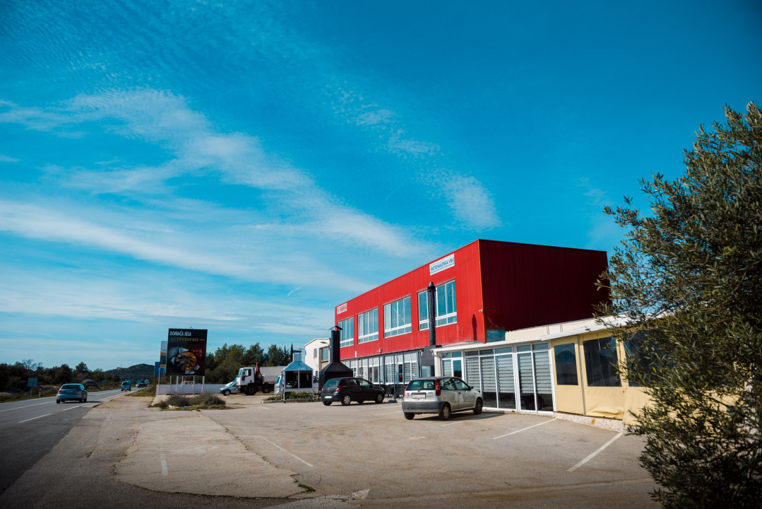 Posjetite novootvorenu pečenjaru Kod Bačića u Njivicama!