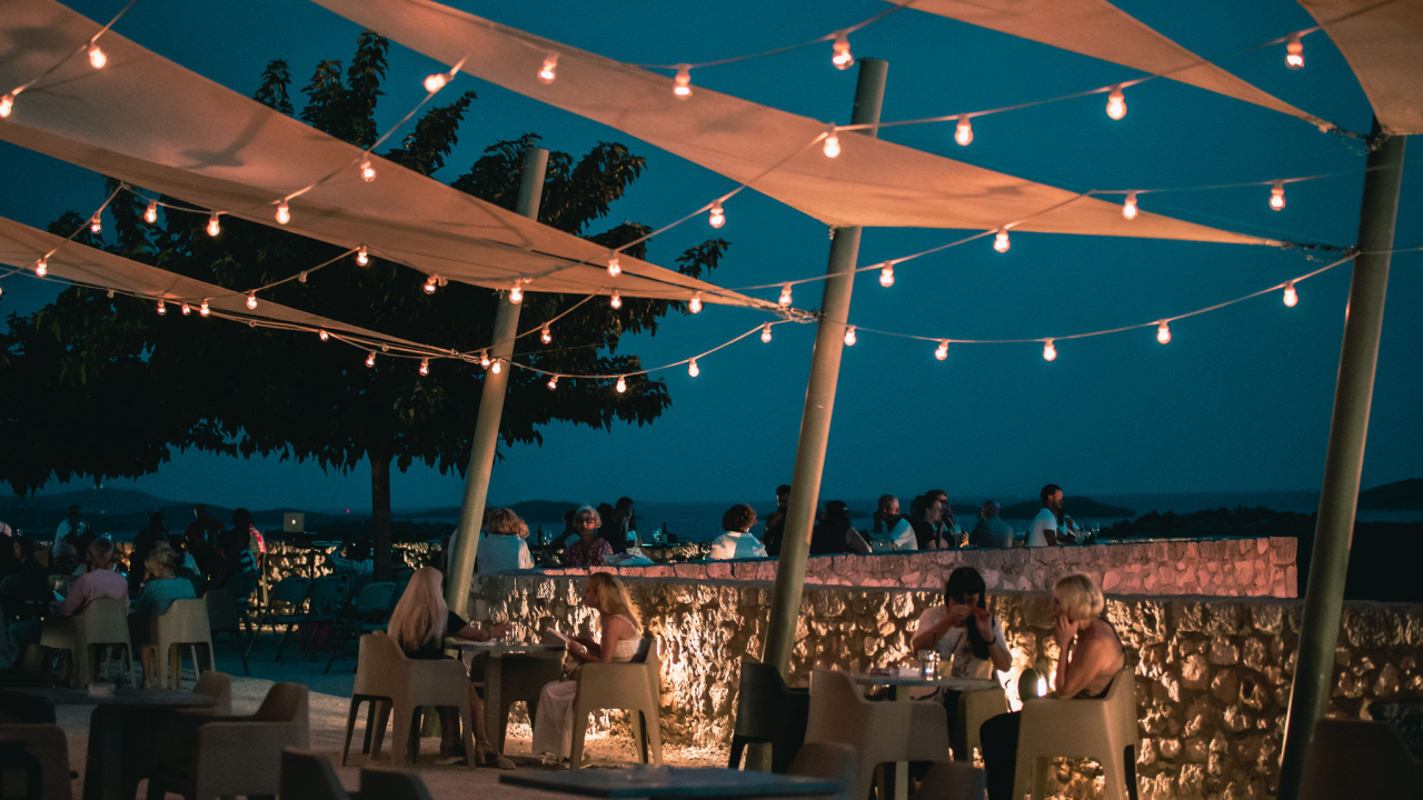 Šibenska noć na Baroneu: Koncert Detoura i najbolji pogled na vatromet