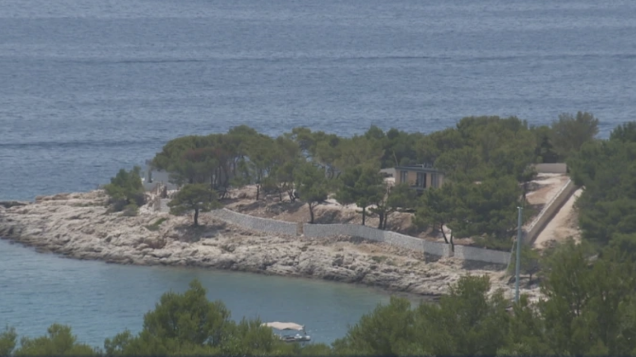 Zbog devastacije DORH na Murter šalje policiju: Puntu pred Kornatima opasali zidovima