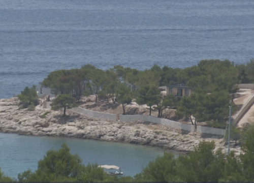 Zbog devastacije DORH na Murter šalje policiju: Puntu pred Kornatima opasali zidovima