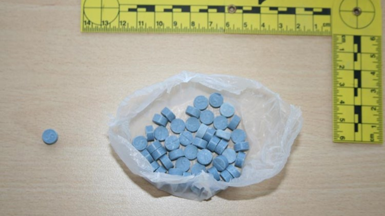 Policija kod 23-godišnjaka u Šibeniku pronašla LSD, hašiš, marihuanu, ali i signalnu raketu