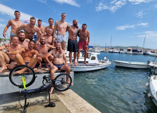 Vječni mladići odlučili vratiti običaj skakanja u more na Vodičku feštu