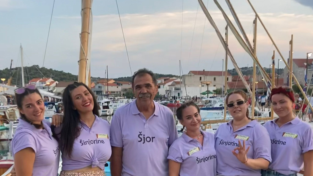 Betinske 'Šinjorine' primile se vesla i u drvenoj gajeti natječu se na regati: 'Nije baš lagano, ali baka nam je dala pokoji savjet'