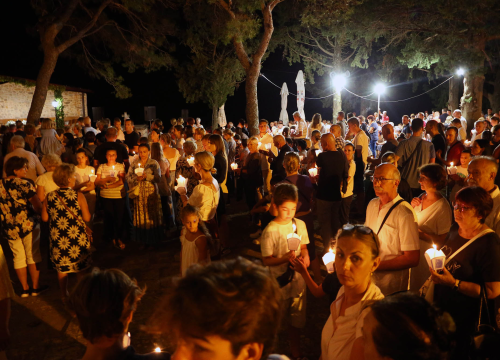 Večer uoči Velike Gospe brojni vjernici hodočastili u Vrpolje