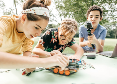 Radionice robotike u sklopu ljetnog STEM kampa: vještine za budućnost vašeg djeteta