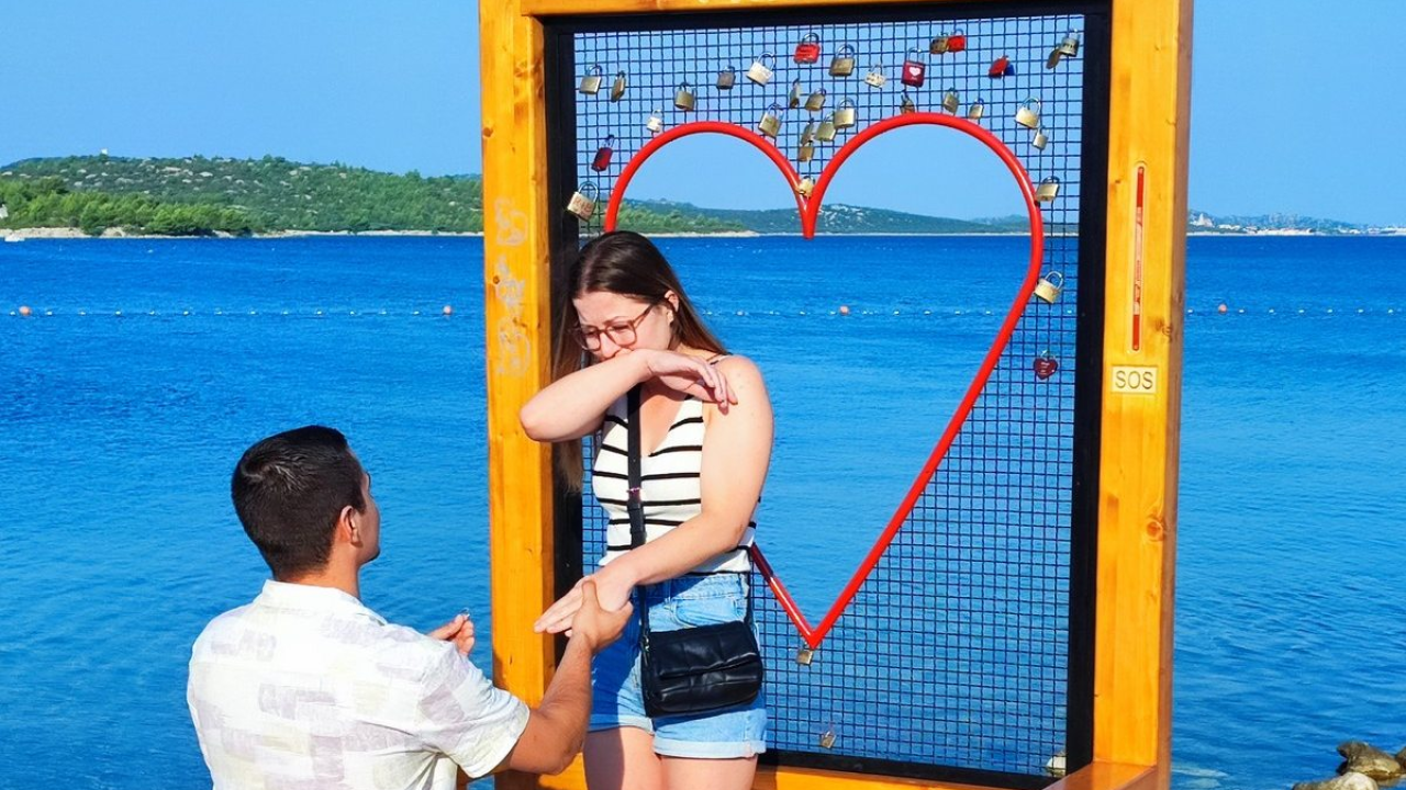 Pala prva prosidba na 'klupi za zabljubljene' u Pirovcu: Klaudija rekla 'da'