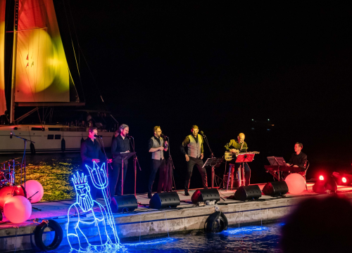 'Light is Life' upozorio na iskorištavanje planeta Zemlje: Šibenik obojan u crveno, a 4 tenora dali glazbeni doprinos