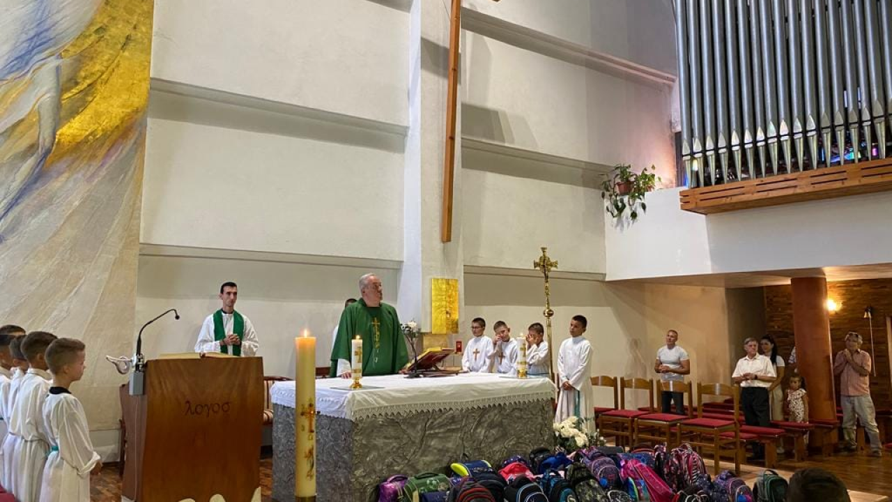 U župama Ražine i Ljubitovica blagoslovljene školske torbe i ruksaci