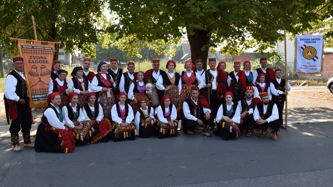 KUU Zvona Zagore na Vinkovačkim jesenima: Biralica uz diple, ojkavica, treskavica i kola po naški