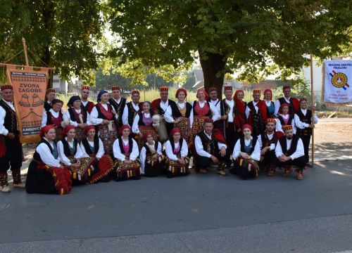 KUU Zvona Zagore na Vinkovačkim jesenima: Biralica uz diple, ojkavica, treskavica i kola po naški