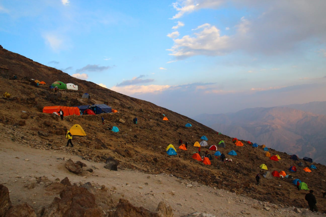 Petnaest planinara iz Šibenika krenulo u osvajanje najvećeg vrha u Iranu: Njih devetero je uspjelo!
