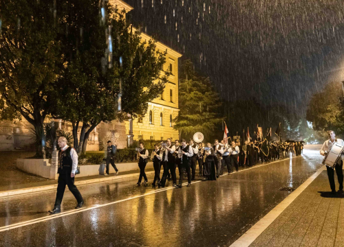 Unatoč prolomu oblaka, grmljavini i pljusku, Šibenčani pokazali koliko im znači Rujanski rat
