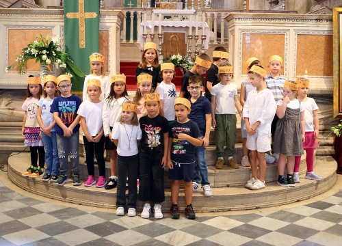 Fotografija 11 - Mališani posjetili katedralu i susreli se s biskupom Rogićem