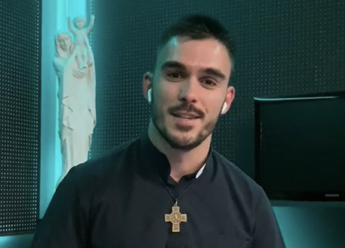 Svećenik iz Kaštel Štafilića na TikToku analizirao Gršin hit Mamma mia: 'Ne čudi me'