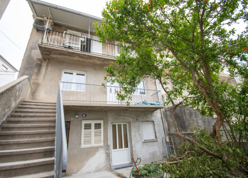 Ne propustite izvrsnu priliku za kupnju stana s parkingom u blizini centra!