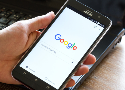 Evo kako ukloniti podatke koji iskaču kad na Googleu unesete svoje ime