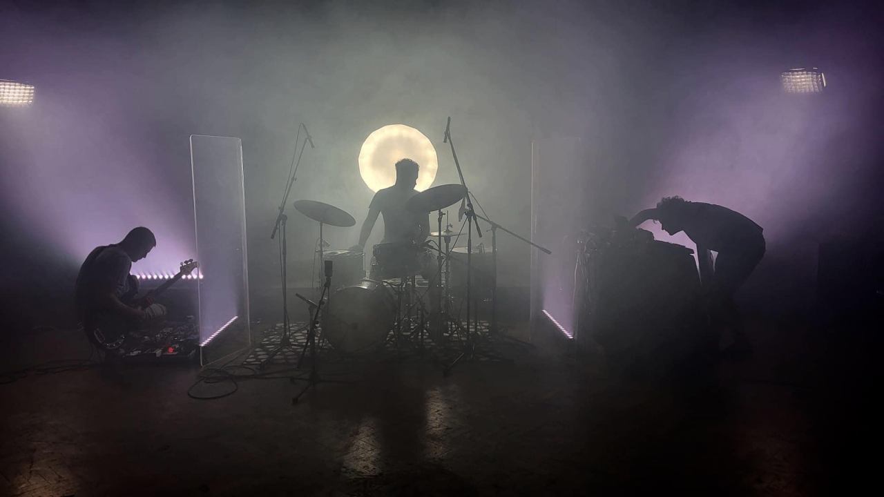 Cijenjeni eksperimentalni bend Roj osa večeras u Azimutu