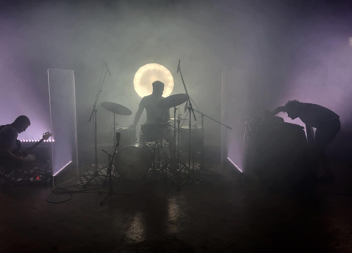 Cijenjeni eksperimentalni bend Roj osa večeras u Azimutu