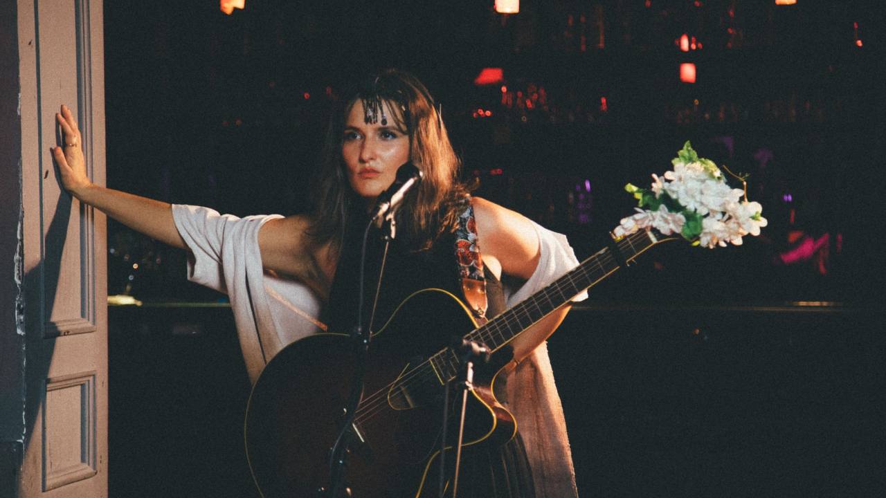 Čarobna Nina Romić donosi 'Jezero' u Azimut