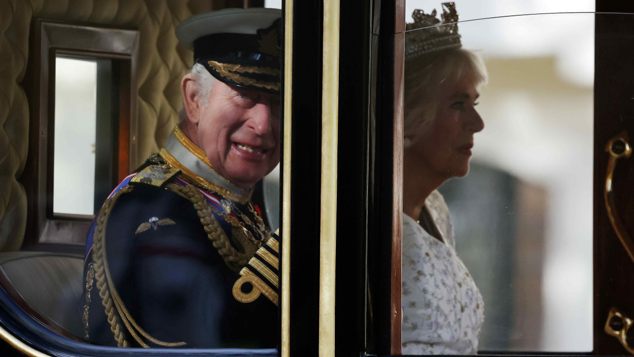 Kralj Karlo III. svečano otkrio kipove Elizabete II. i princa Philipa