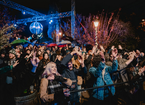 Adventura s kauča diže i one najizbirljivije! Objavljen popis od preko 30 izvođača