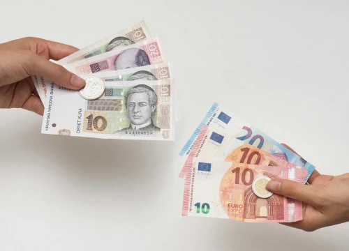 Od sljedeće godine kune u eure možete zamijeniti samo u HNB-u