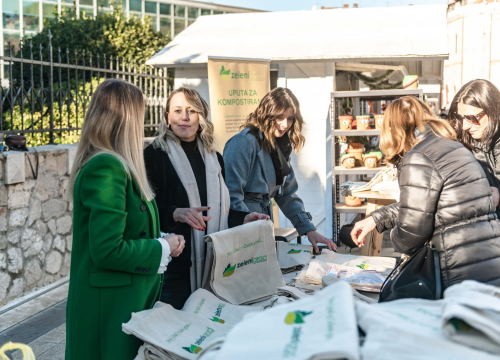 Zeleni grad na Poljani podijelio tisuću vrećica: 'Bez plastike ne možemo, ali bez plastičnih vrećica nije teško'