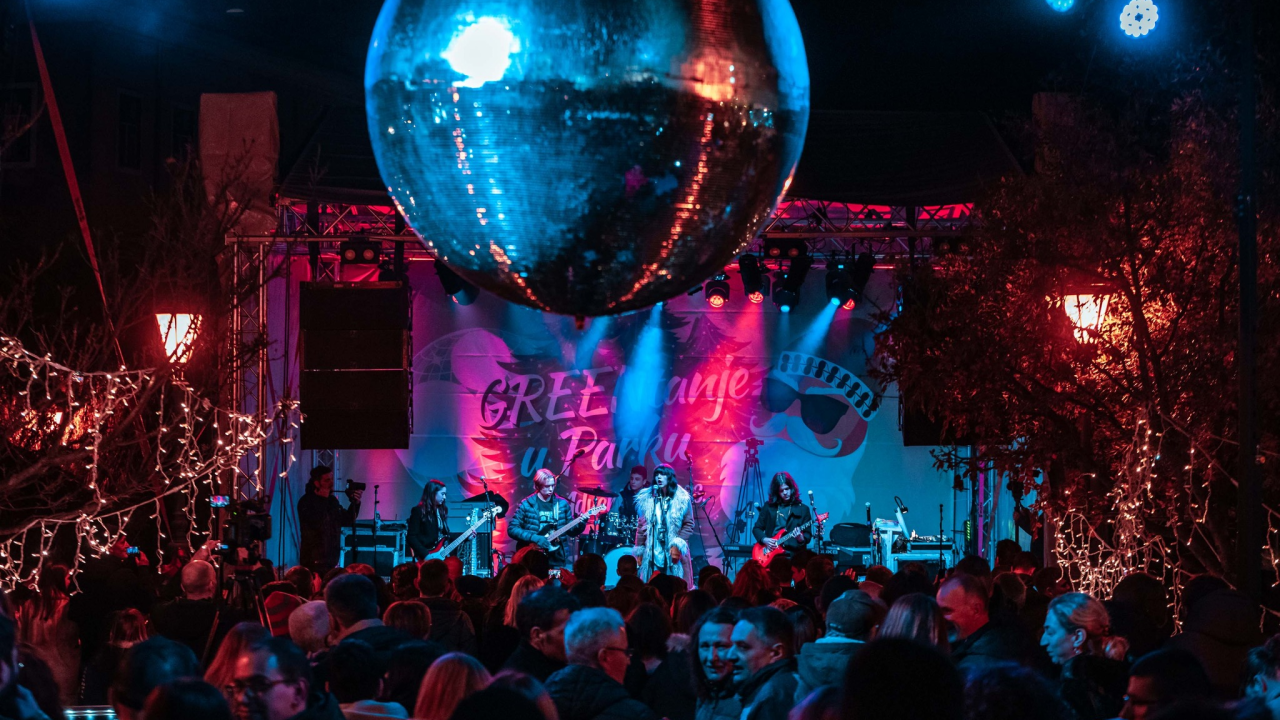 Šibenski srednjoškolski bendovi u maniri rock zvijezda napunili park
