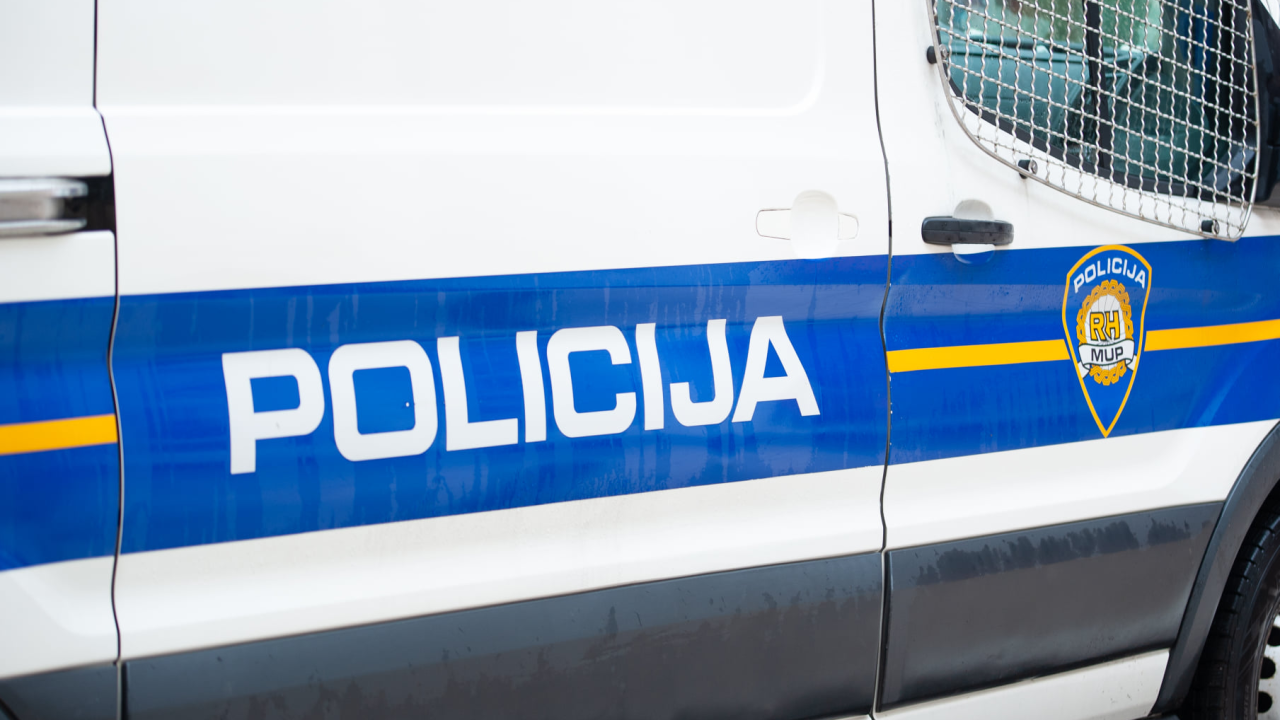 U Šibeniku u lokalu 68-godišnjak ostao bez novčanika, na mokrom vezu 54-godišnjaku oštećen brod