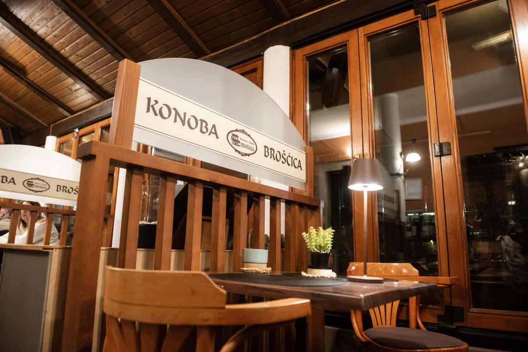 Provedite nezaboravne trenutke uz ukusne delicije u konobi Brošćica!