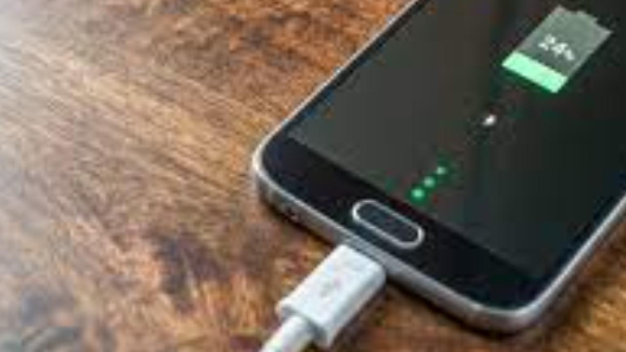 Punjenje mobitela na javnim mjestima može biti rizično