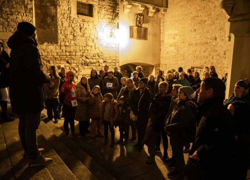 Fotografija 5 - Trčanje, potrage, klape, rock and roll: Noć muzeja u Šibeniku za novu publiku prolazi uz dobar odaziv