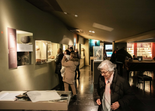 Fotografija 9 - Trčanje, potrage, klape, rock and roll: Noć muzeja u Šibeniku za novu publiku prolazi uz dobar odaziv