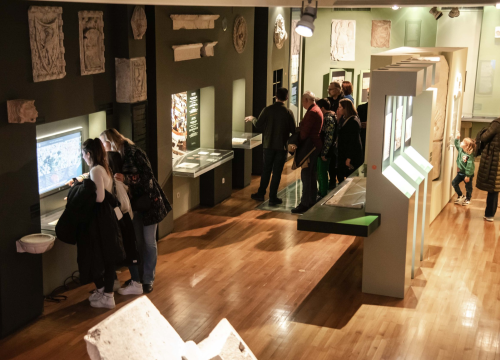 Fotografija 13 - Trčanje, potrage, klape, rock and roll: Noć muzeja u Šibeniku za novu publiku prolazi uz dobar odaziv