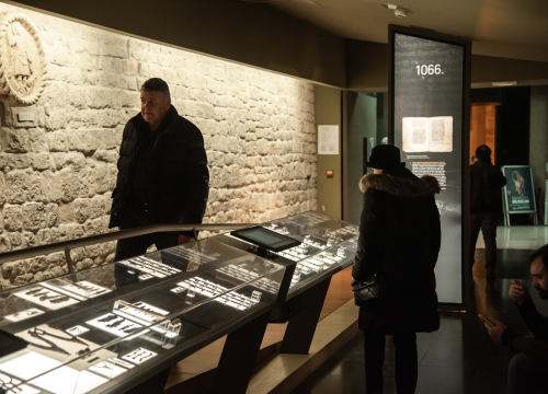 Fotografija 21 - Trčanje, potrage, klape, rock and roll: Noć muzeja u Šibeniku za novu publiku prolazi uz dobar odaziv