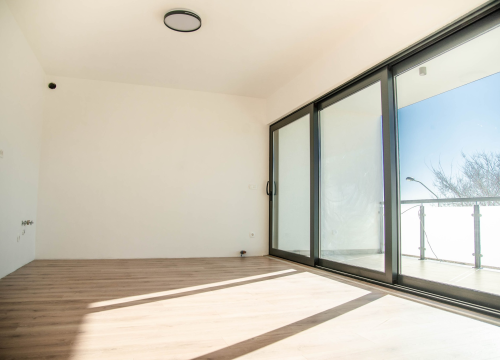 Fotografija 5 - Iznajmljuje se atraktivan i prostran poslovni prostor u Ražinama!