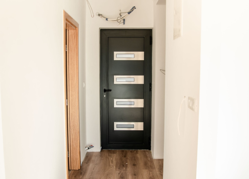 Fotografija 15 - Iznajmljuje se atraktivan i prostran poslovni prostor u Ražinama!