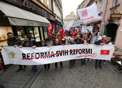 Prosvjed na Markovom trgu: Zaposleni u znanosti i obrazovanju traže pravedne koeficijente