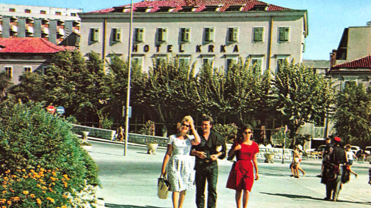 Šibenski leksikon: U zlatno vrime điravanja Poljanom, Kalelargom i rivom svi su bili ka đovanoti